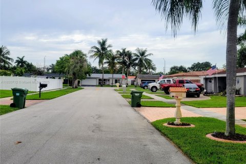 Casa en venta en Pembroke Pines, Florida, 4 dormitorios, 203.92 m2 № 1814662 - foto 8