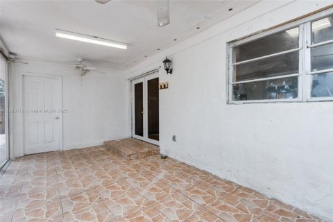 Casa en venta en Pembroke Pines, Florida, 4 dormitorios, 203.92 m2 № 1814662 - foto 21