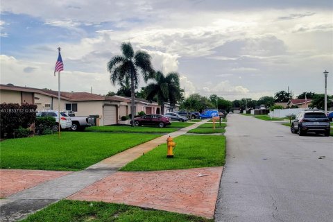 Casa en venta en Pembroke Pines, Florida, 4 dormitorios, 203.92 m2 № 1814662 - foto 7