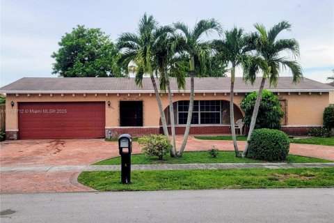 Casa en venta en Pembroke Pines, Florida, 4 dormitorios, 203.92 m2 № 1814662 - foto 10