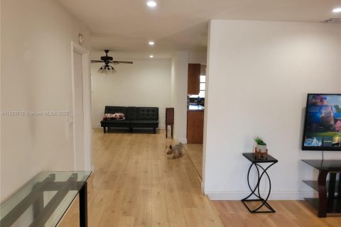 Casa en venta en Pembroke Pines, Florida, 4 dormitorios, 203.92 m2 № 1814662 - foto 4