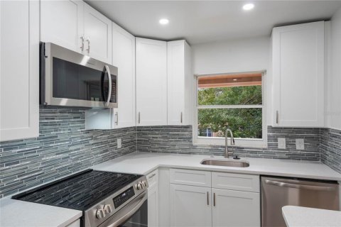 Condo in Orlando, Florida, 2 bedrooms  № 1554187 - photo 8