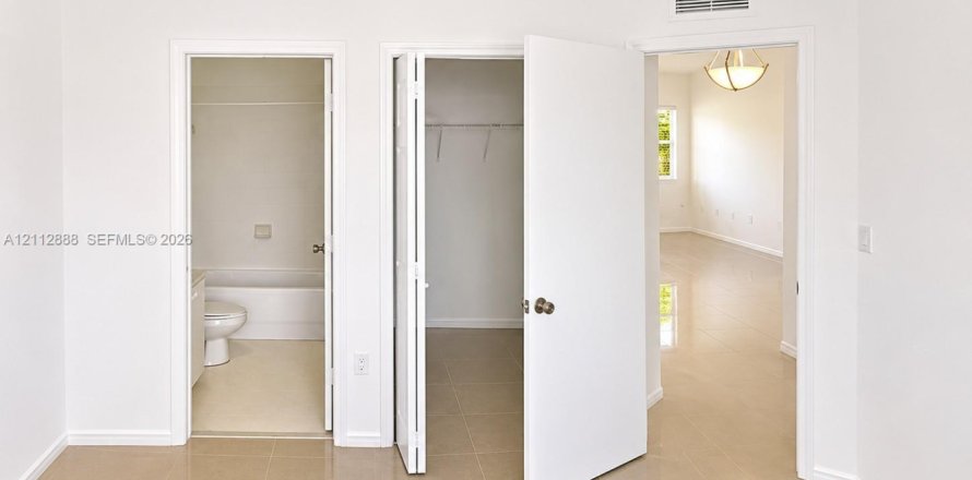 Condo in Homestead, Florida, 2 bedrooms  № 2436458