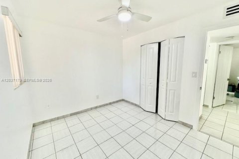 Condo in Sweetwater, Florida, 3 bedrooms № 2259986 - photo 11