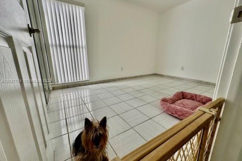 Condo in Sweetwater, Florida, 3 bedrooms № 2259986 - photo 21