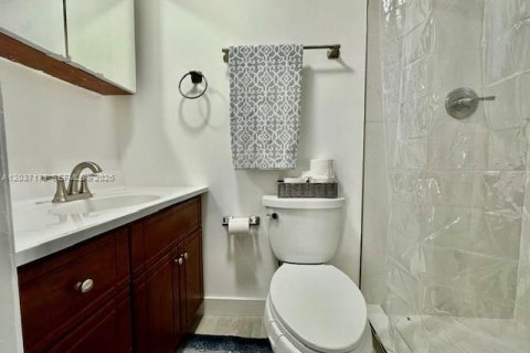 Condo in Sweetwater, Florida, 3 bedrooms № 2259986 - photo 8