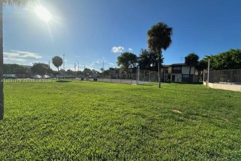 Condo in Sweetwater, Florida, 3 bedrooms № 2259986 - photo 23