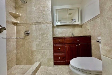 Condo in Sweetwater, Florida, 3 bedrooms № 2259986 - photo 9