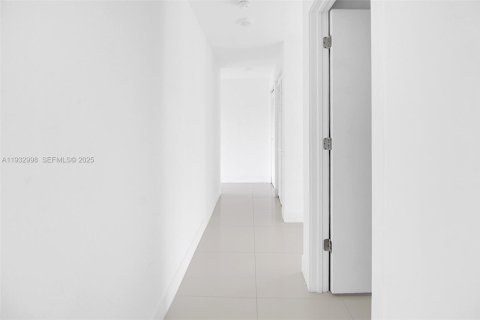 Снять в аренду таунхаус в Хомстед, Флорида 4 спальни, 129.88м2, № 1991806 - фото 17