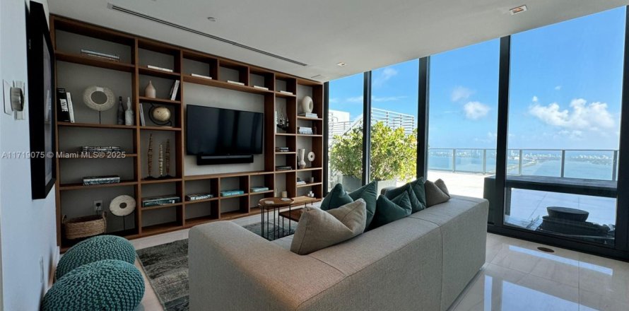 Condo in Miami, Florida, 3 bedrooms  № 1601135