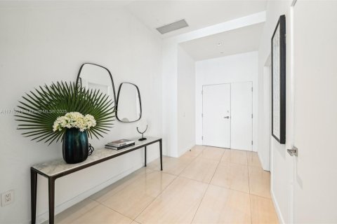 Condo in Miami, Florida, 3 bedrooms  № 1601135 - photo 3