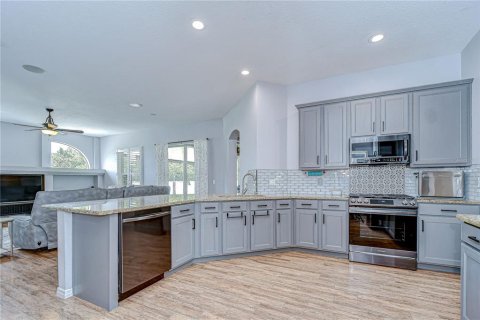 House in Riverview, Florida 4 bedrooms, 205.96 sq.m. № 1902803 - photo 12
