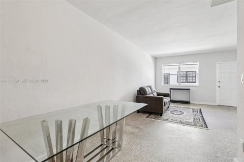 House in Miami Beach, Florida 1 bedroom, 61.04 sq.m. № 2069617 - photo 8