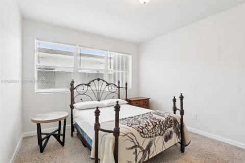 House in Miami Beach, Florida 1 bedroom, 61.04 sq.m. № 2069617 - photo 13