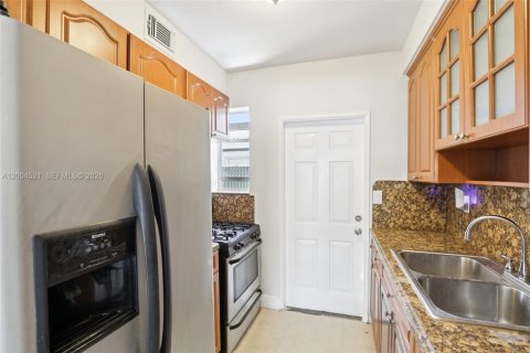 House in Miami Beach, Florida 1 bedroom, 61.04 sq.m. № 2069617 - photo 12