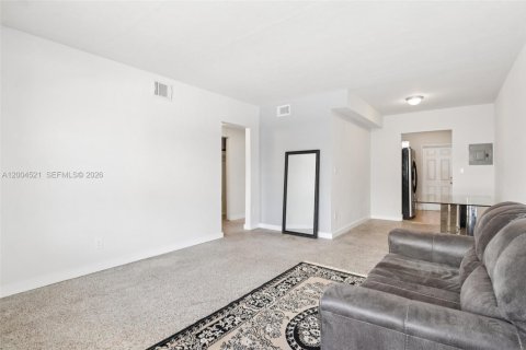 House in Miami Beach, Florida 1 bedroom, 61.04 sq.m. № 2069617 - photo 9