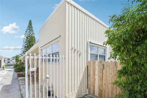 House in Miami Beach, Florida 1 bedroom, 61.04 sq.m. № 2069617 - photo 2