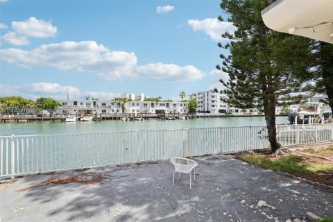 House in Miami Beach, Florida 1 bedroom, 61.04 sq.m. № 2069617 - photo 18
