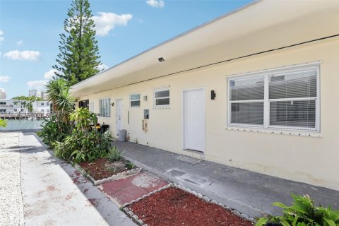 House in Miami Beach, Florida 1 bedroom, 61.04 sq.m. № 2069617 - photo 3