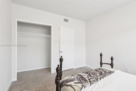 House in Miami Beach, Florida 1 bedroom, 61.04 sq.m. № 2069617 - photo 15