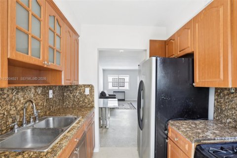 House in Miami Beach, Florida 1 bedroom, 61.04 sq.m. № 2069617 - photo 11