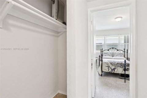 House in Miami Beach, Florida 1 bedroom, 61.04 sq.m. № 2069617 - photo 16