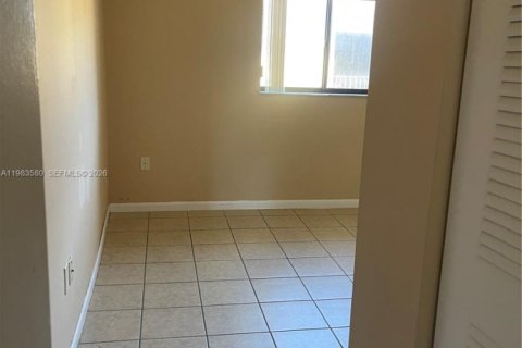 Снять в аренду квартиру в Хайалиа, Флорида 2 спальни, 79.9м2, № 2050816 - фото 10