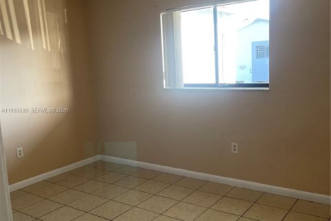 Снять в аренду квартиру в Хайалиа, Флорида 2 спальни, 79.9м2, № 2050816 - фото 8