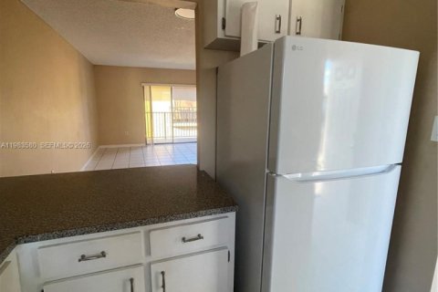 Снять в аренду квартиру в Хайалиа, Флорида 2 спальни, 79.9м2, № 2050816 - фото 5