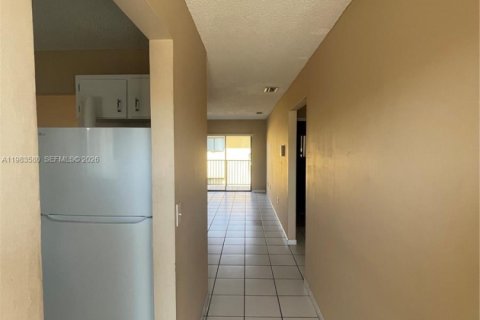 Снять в аренду квартиру в Хайалиа, Флорида 2 спальни, 79.9м2, № 2050816 - фото 3