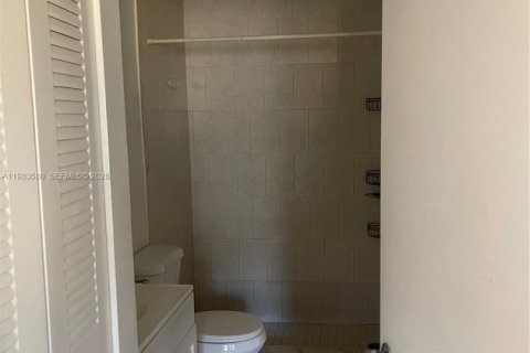 Снять в аренду квартиру в Хайалиа, Флорида 2 спальни, 79.9м2, № 2050816 - фото 11