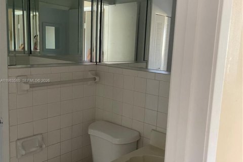 Снять в аренду квартиру в Хайалиа, Флорида 2 спальни, 79.9м2, № 2050816 - фото 12