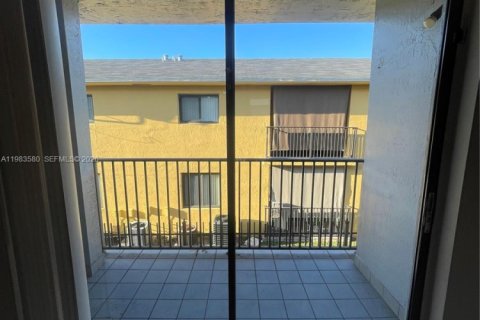 Снять в аренду квартиру в Хайалиа, Флорида 2 спальни, 79.9м2, № 2050816 - фото 13