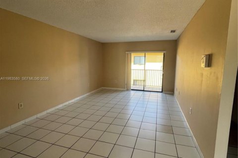 Снять в аренду квартиру в Хайалиа, Флорида 2 спальни, 79.9м2, № 2050816 - фото 7