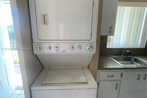 Снять в аренду квартиру в Хайалиа, Флорида 2 спальни, 79.9м2, № 2050816 - фото 6