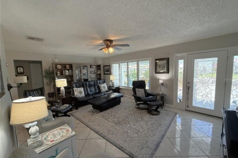 Casa en venta en Pinellas Park, Florida, 3 dormitorios, 153.2 m2 № 1902388 - foto 10