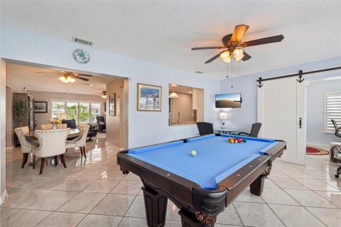 House in Pinellas Park, Florida 3 bedrooms, 153.2 sq.m. № 1902388 - photo 12