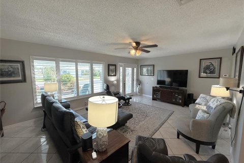 Casa en venta en Pinellas Park, Florida, 3 dormitorios, 153.2 m2 № 1902388 - foto 9