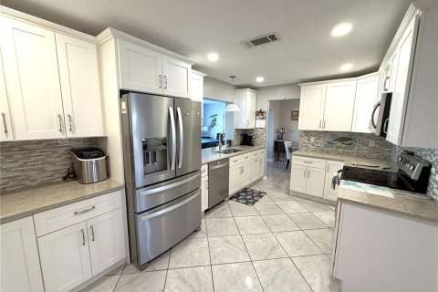 Casa en venta en Pinellas Park, Florida, 3 dormitorios, 153.2 m2 № 1902388 - foto 3