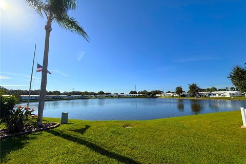 Casa en venta en Pinellas Park, Florida, 3 dormitorios, 153.2 m2 № 1902388 - foto 1