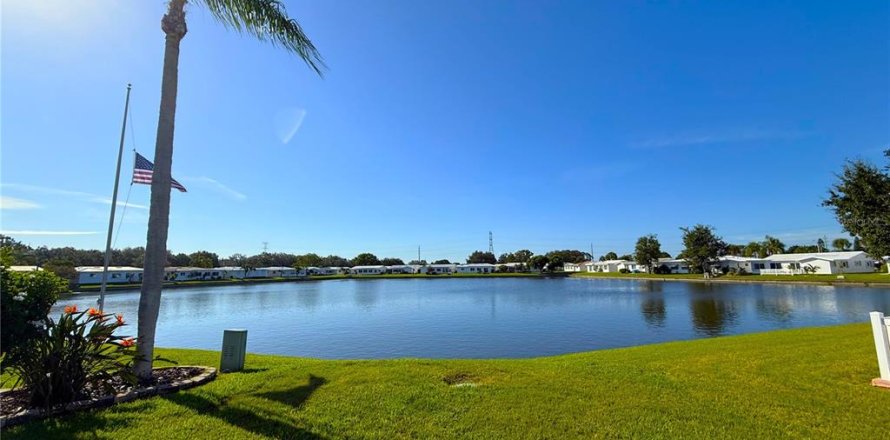 Casa en Pinellas Park, Florida 3 dormitorios, 153.2 m2 № 1902388