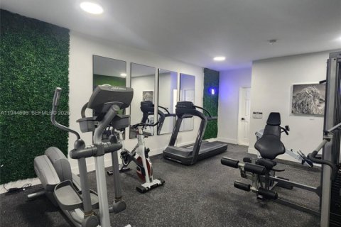 Apartment in Miami, Florida 1 bedroom, 69.68 sq.m. № 2001662 - photo 13