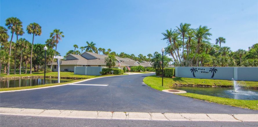 Townhouse in Vero Beach, Florida 2 bedrooms, 165.37 sq.m. № 1174815