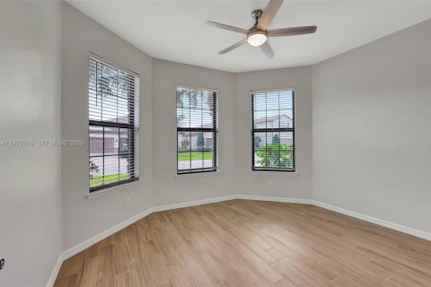 Купить виллу или дом в Порт-Сент-Луси, Флорида 3 спальни, 161.93м2, № 2032483 - фото 29