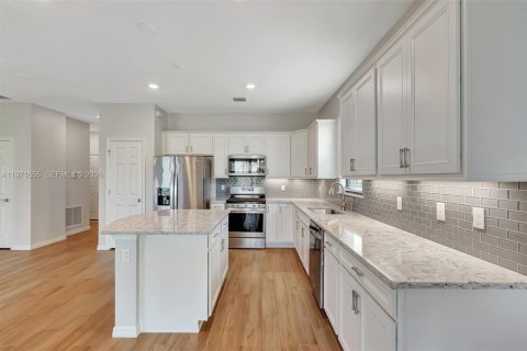 Купить виллу или дом в Порт-Сент-Луси, Флорида 3 спальни, 161.93м2, № 2032483 - фото 10