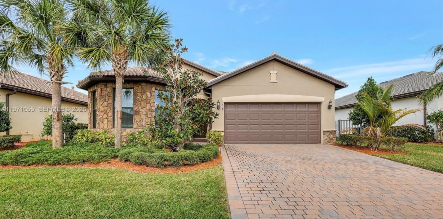 Дом в Порт-Сент-Луси, Флорида 3 спальни, 161.93м2 № 2032483