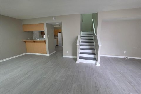 Townhouse in Tampa, Florida 2 bedrooms, 94.02 sq.m. № 2378999 - photo 5