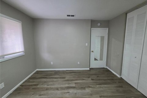 Townhouse in Tampa, Florida 2 bedrooms, 94.02 sq.m. № 2378999 - photo 13