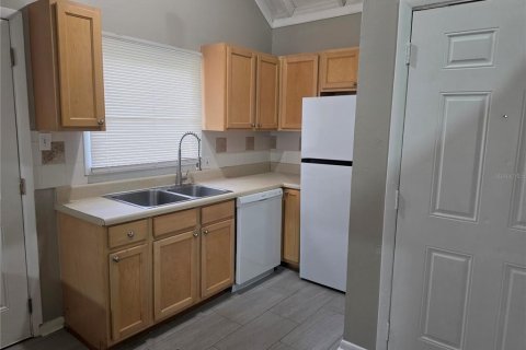 Townhouse in Tampa, Florida 2 bedrooms, 94.02 sq.m. № 2378999 - photo 2