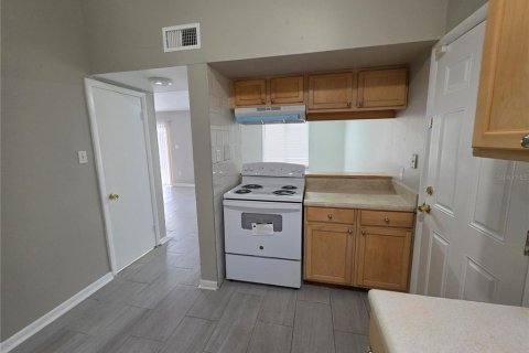 Townhouse in Tampa, Florida 2 bedrooms, 94.02 sq.m. № 2378999 - photo 3